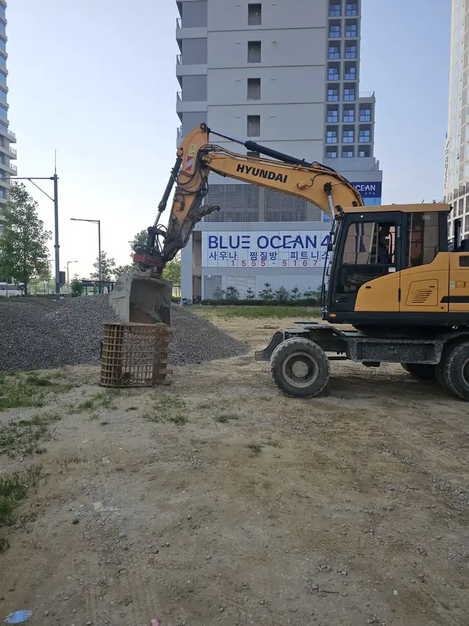 인천 송도 상업지구 주차장 조성 이후 평탄화 완료