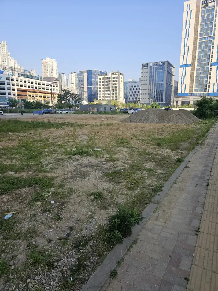 인천 송도 상업지구 주차장 조성 자갈 다짐 작업 중 현장